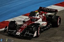 Zhou Guanyu, Alfa Romeo, Bahrain International Circuit, 2022